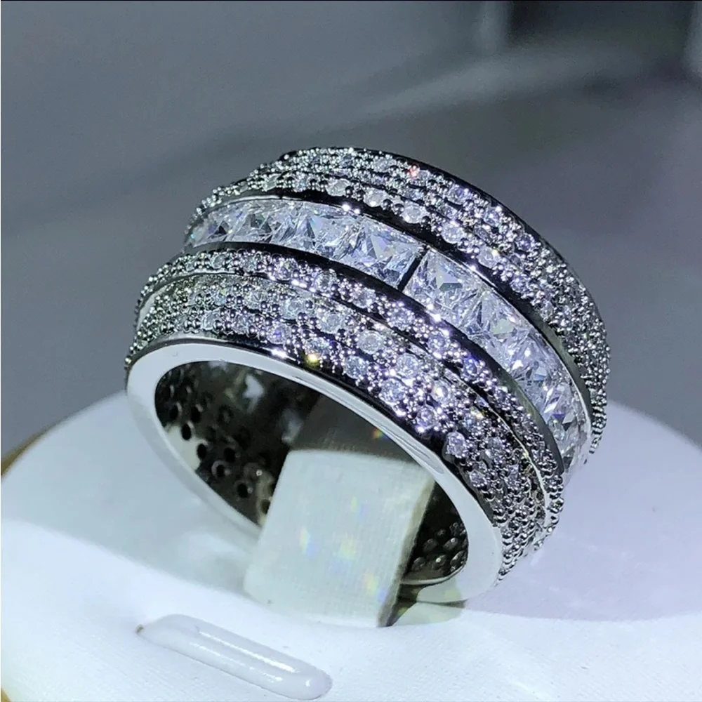 GORGEOUS INFINITY BAGUETTE RING - Picture 2 of 3